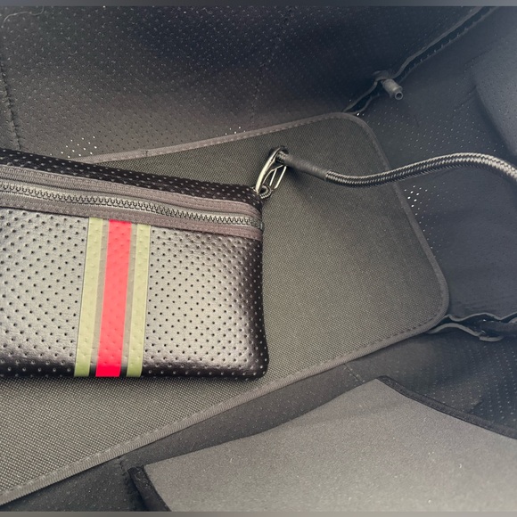 HAUTE SHORE Neoprene Tote with Zipper Wristlet Pouch - Picture 14 of 16